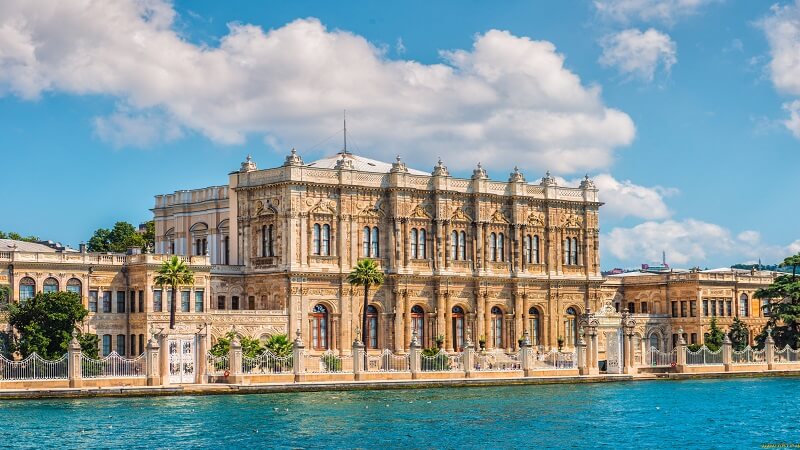 Dolmabahce Palace: (Dolmabahçe Sarayı)
