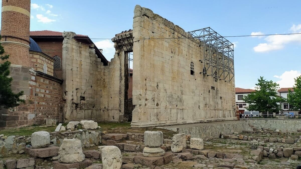 Temple of Augustus (Augustus Tapınağı)